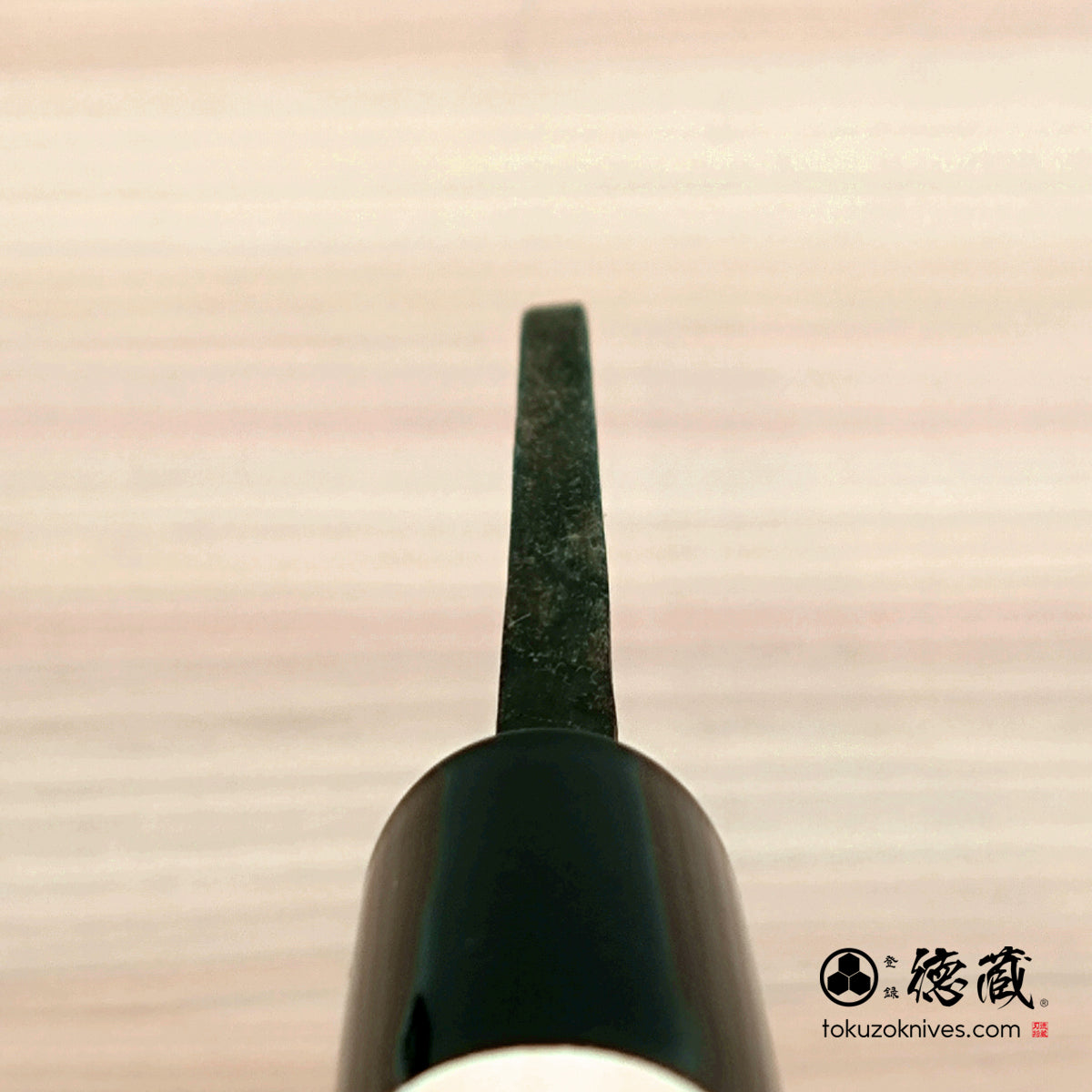 徳蔵　白二　黒打仕上　出刃包丁　朴柄